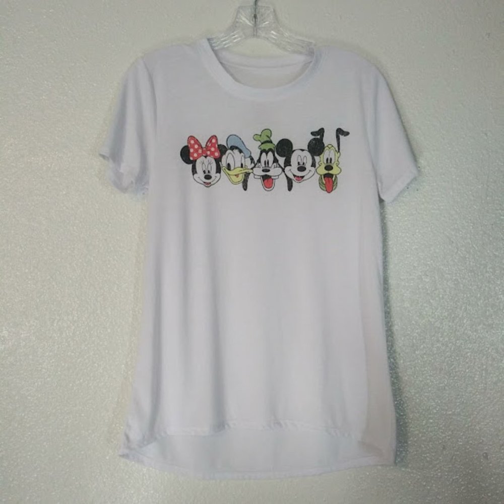 Disney women's size M Mickey and friends short sleeve graphic t-shirt